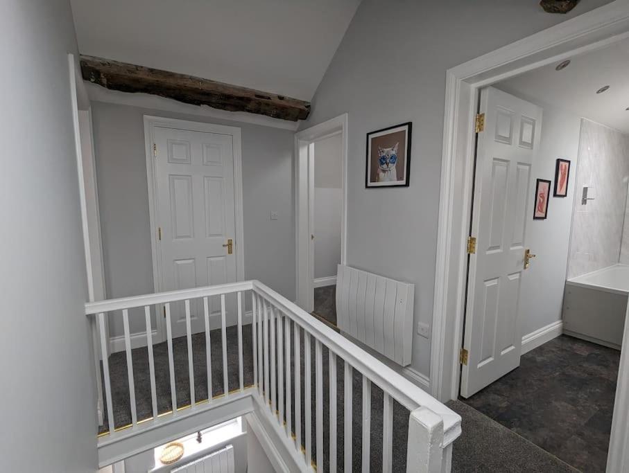 31 High Street - Modern & Stylish 2-Bed Apartment - Inc Parking Husbands Bosworth Exterior photo