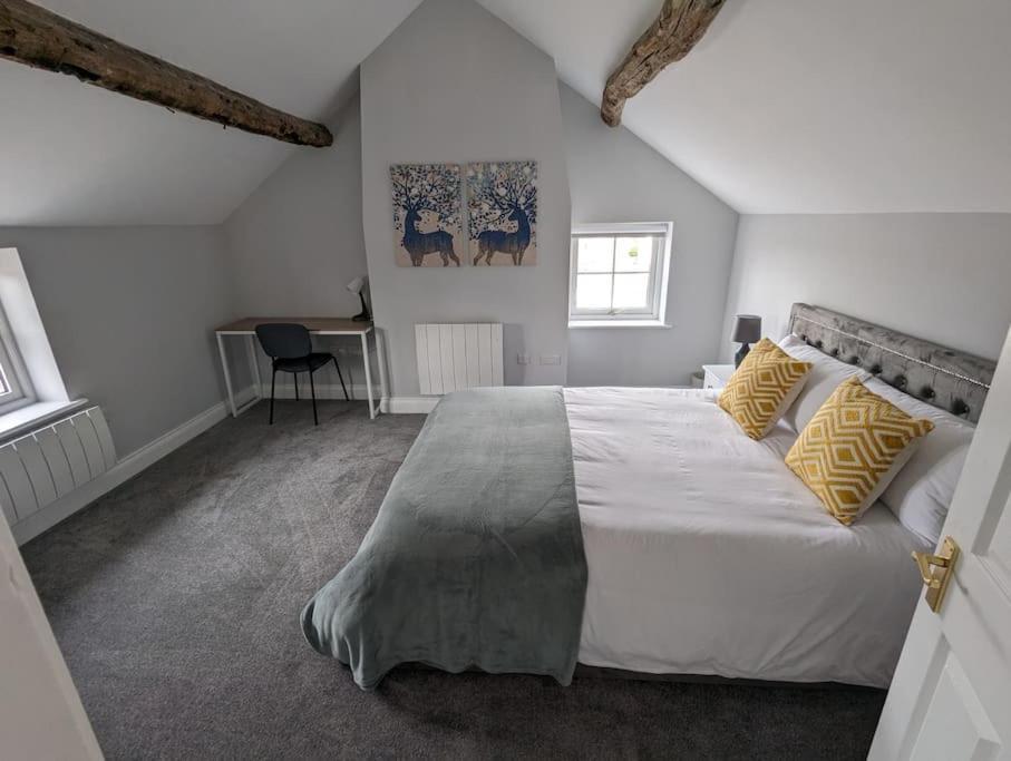 31 High Street - Modern & Stylish 2-Bed Apartment - Inc Parking Husbands Bosworth Exterior photo